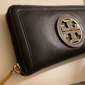 Tory Burch leather zipper continental wallet